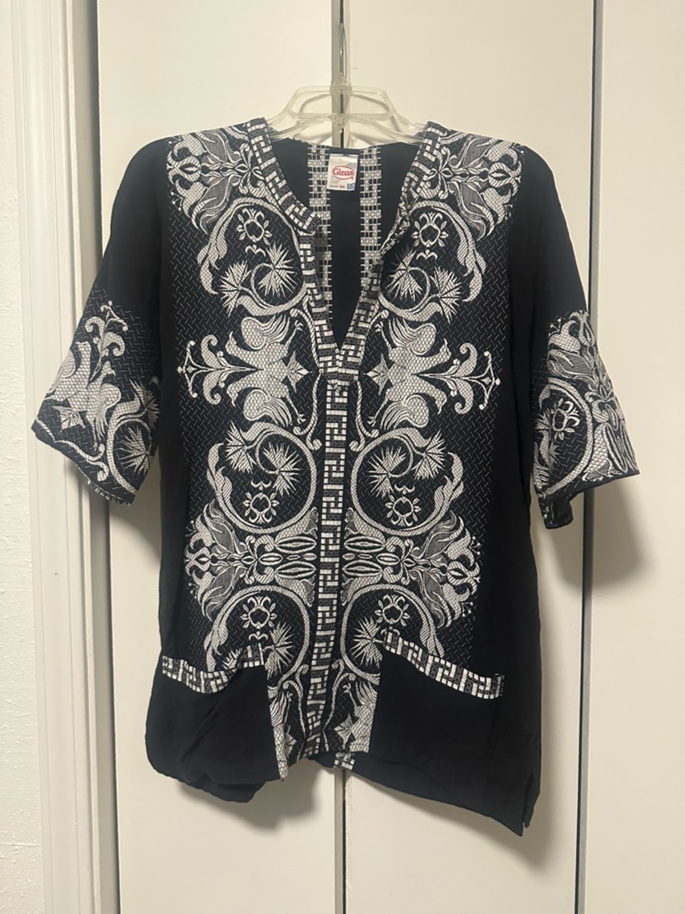 Giras Vintage  Black & White Woven Embroidered V-Neck Greek Lounge Tunic